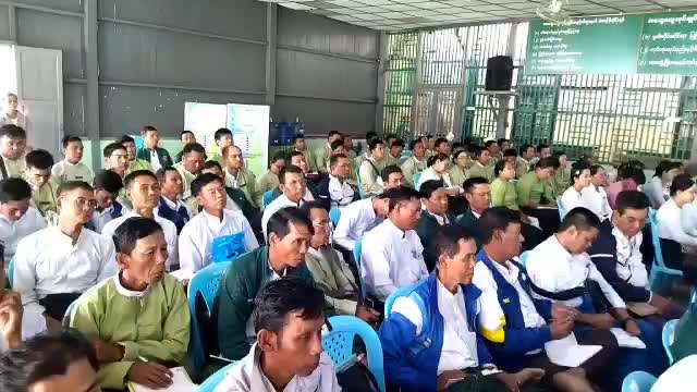 ကျိုက်လတ်မြို့တွင်  မြန်မာအီလက်ထရောနစ်မဲပေးစက်ဖြင့် ပြည်သူများ စမ...