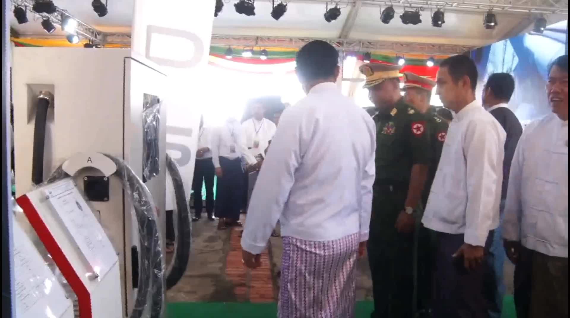 မိုးရာသီ​ဈေး​ရောင်းပွဲ​တော်ကျင်းပ
