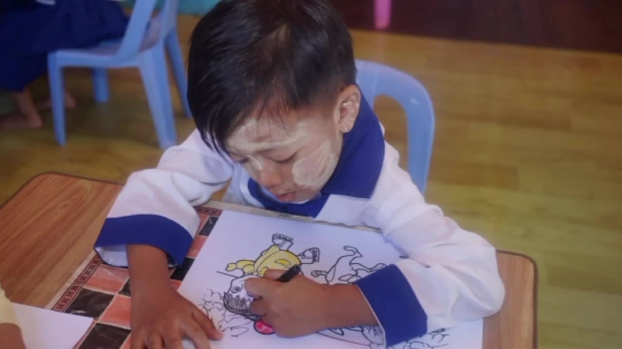 ပအိုဝ်းကိုယ်ပိုင်အုပ်ချုပ်ခွင့်ရဒေသ ဟိုပုံးမြို့နယ်၌ ကလေးငယ်မျာ...