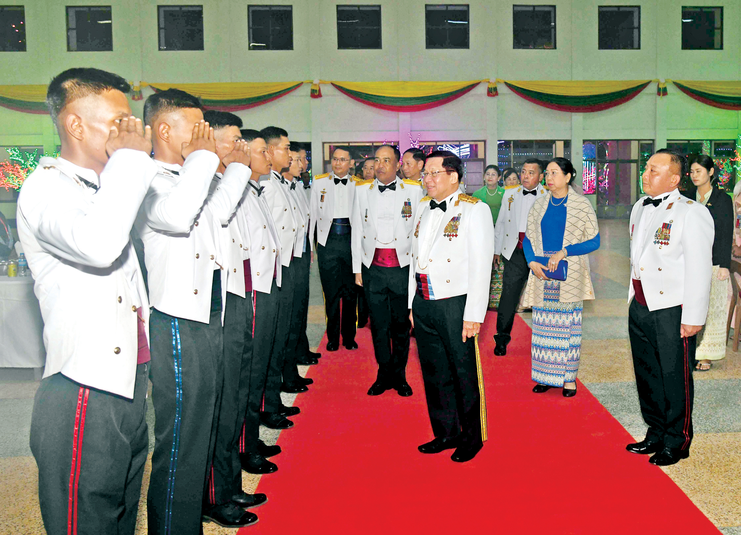 Senior General attends DSA Graduation Dinner