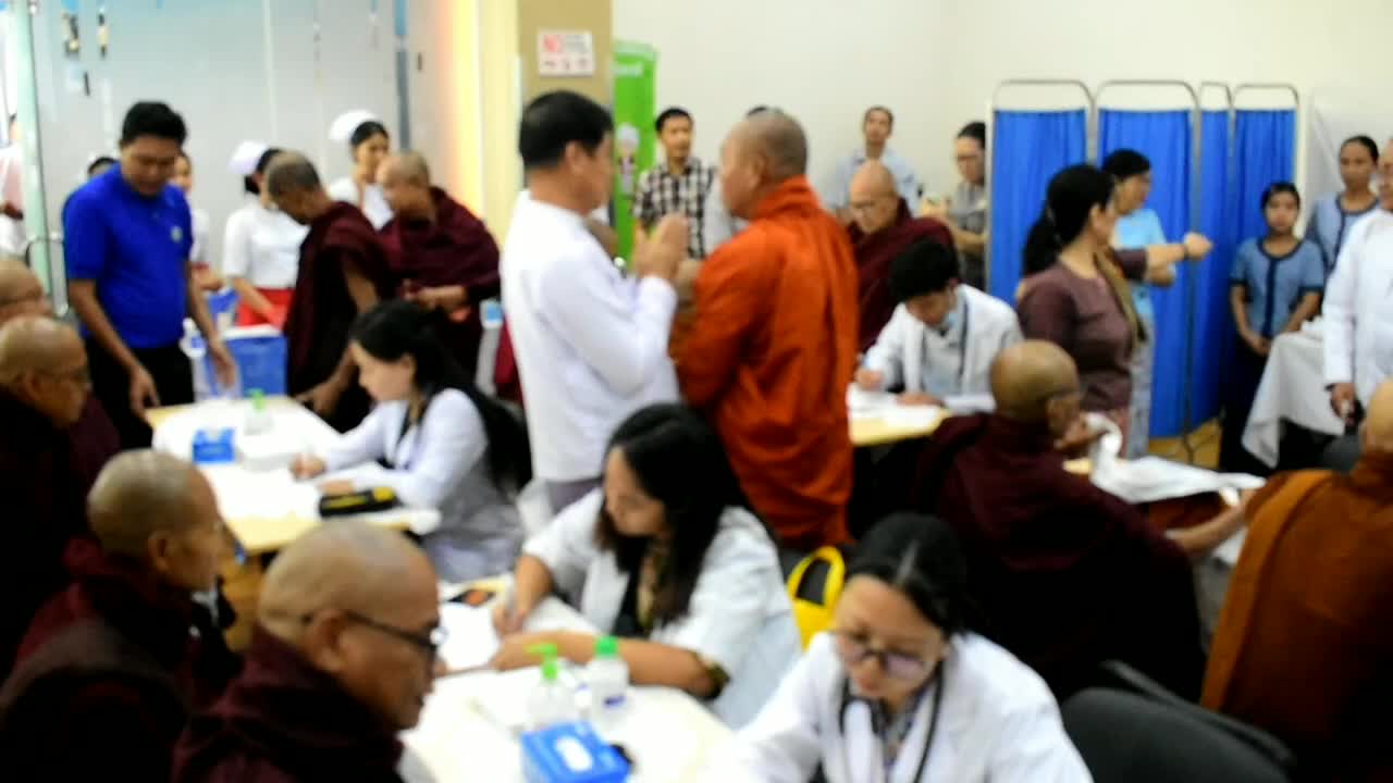 ကမ္ဘာ့သက်ကြီးရွယ်အိုများနေ့အထိမ်းအမှတ် ဆရာတော်သံဃာတော်များအား က...