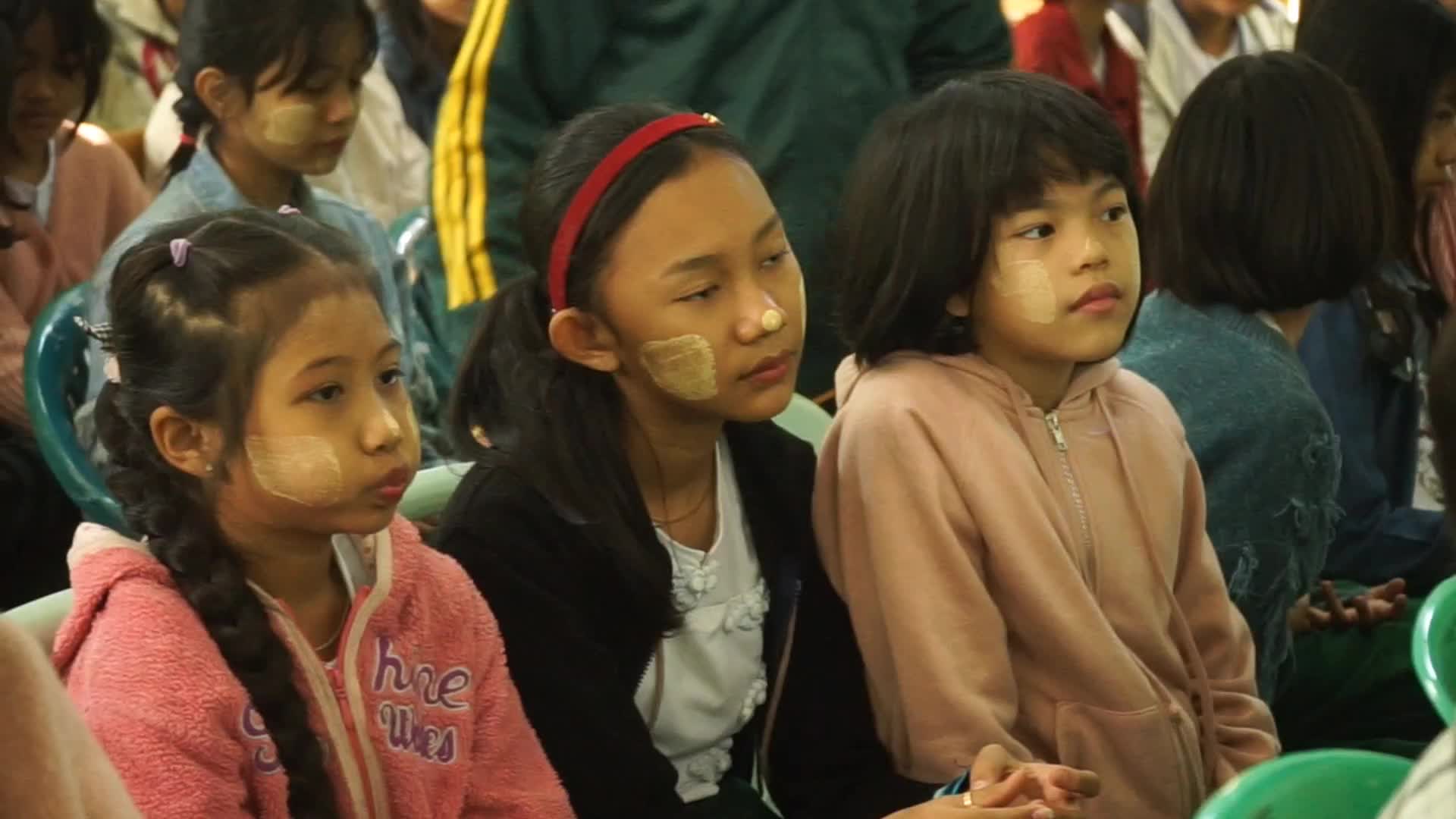 ပခုက္ကူမြို့၊ အမှတ်(၃)အခြေခံပညာအလယ်တန်းကျောင်း၌ ကျောင်းစာကြည့်တို...