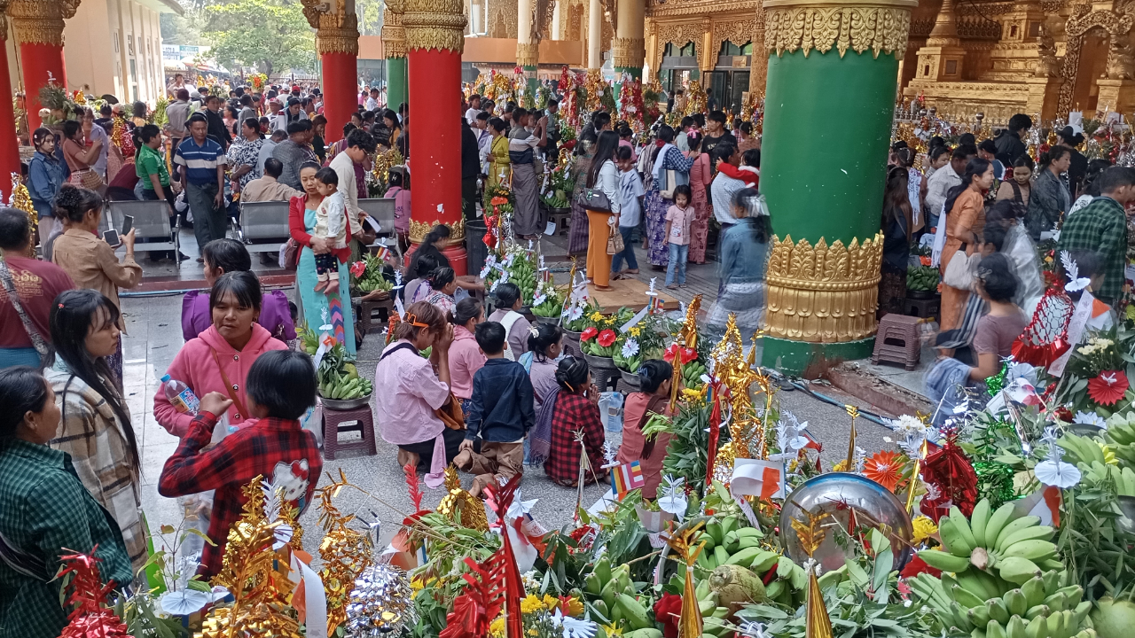 မဟာရွှေသိမ်တော်ဘုရား ရပ်နီး/ရပ်ဝေးမှ ဘုရားဖူးပြည်သူမျာ့