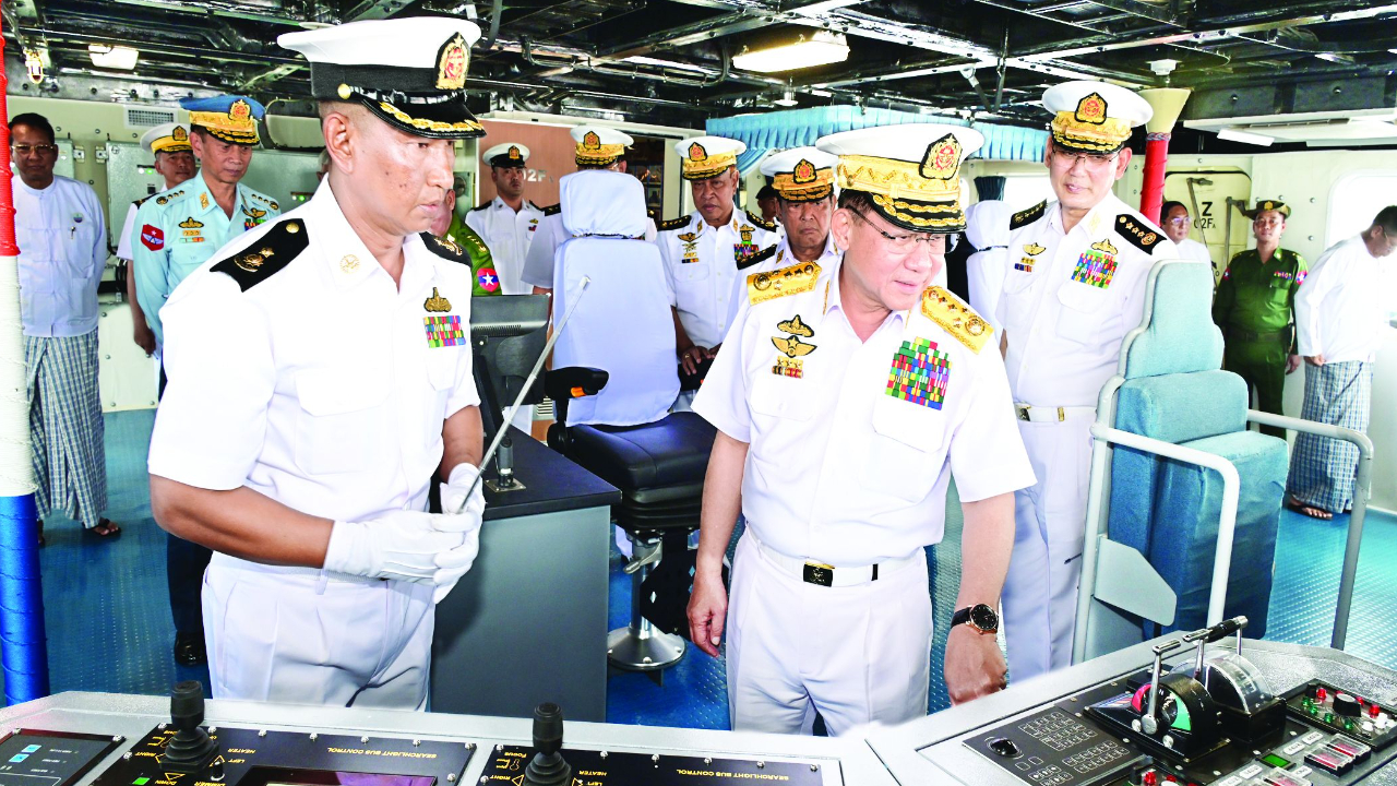 တန် ၄၀,၀၀၀ ရေလုံလွန်းကျင်းဖွင့်ပွဲ နှင့် စစ်ရေယာဉ်များတပ်တော်ဝင်