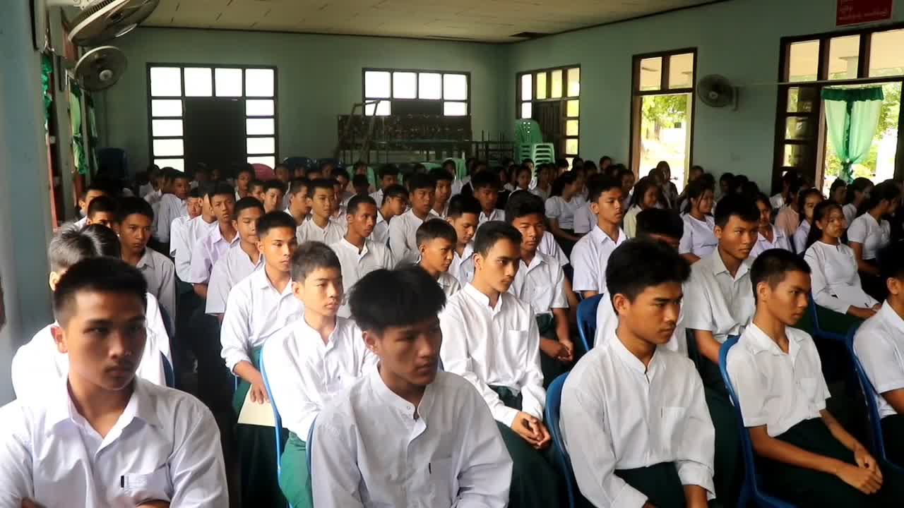 မိုင်းဖြတ်မြို့နယ်၊အခြေခံပညာအထက်တန်း ကျောင်း(မိုင်းဖြတ်)၌လူငယ်စက...