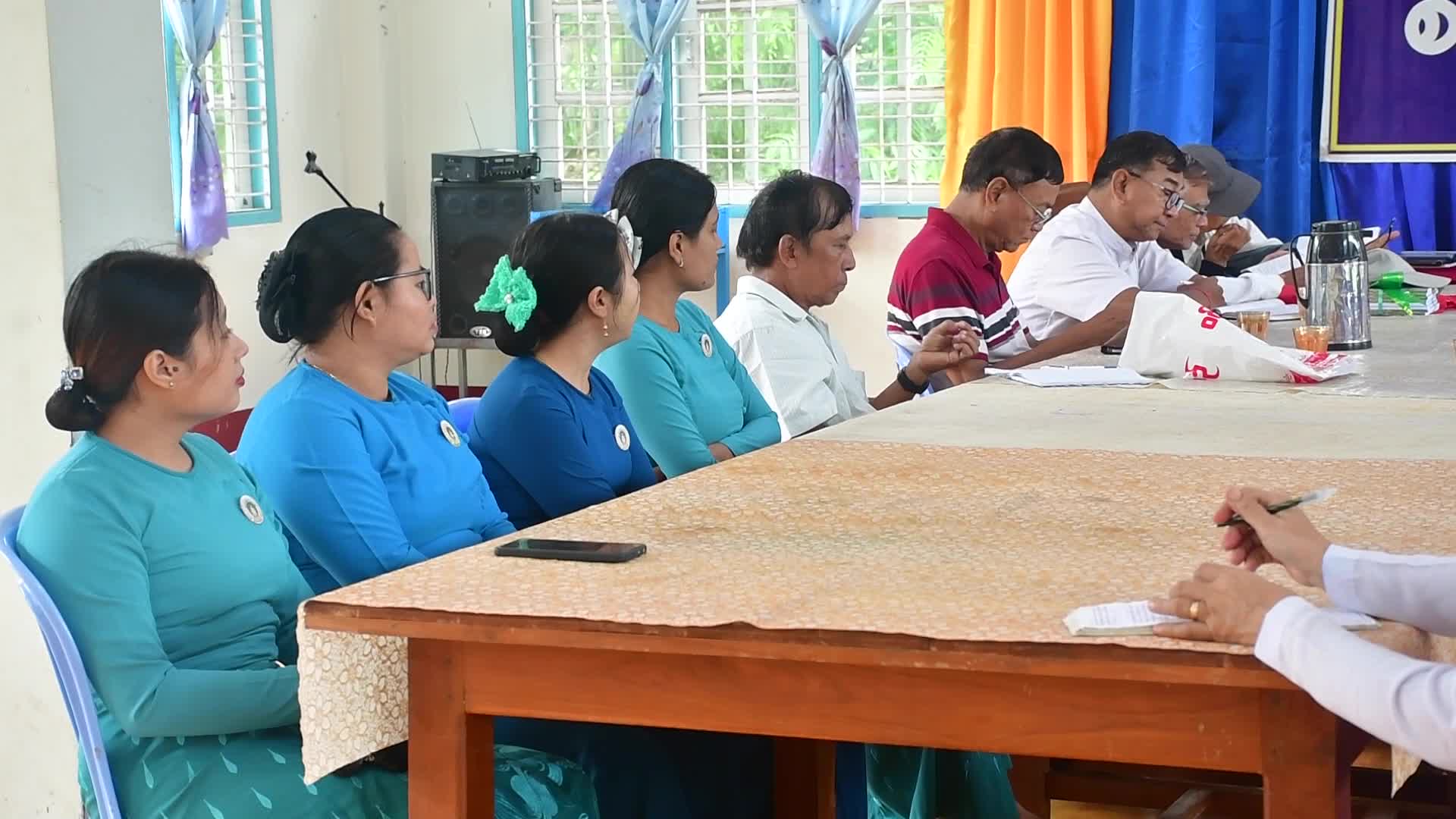 ဒက္ခိဏခရိုင် ပြန်ကြား‌ရေးနှင့်ပြည်သူ့ဆက်ဆံရေးဦးစီးဌာန၌ ဆရာအောင်...