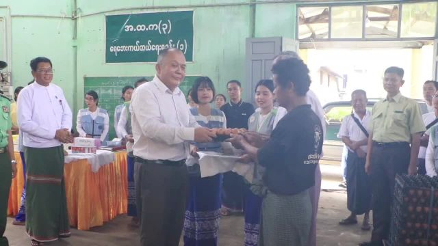 ဒုတိယဝန်ကြီးဒေါက်တာသန်းစိုးကယာယီရေဘေးရှောင်စခန်းရှိရေဘေးရှောင်...