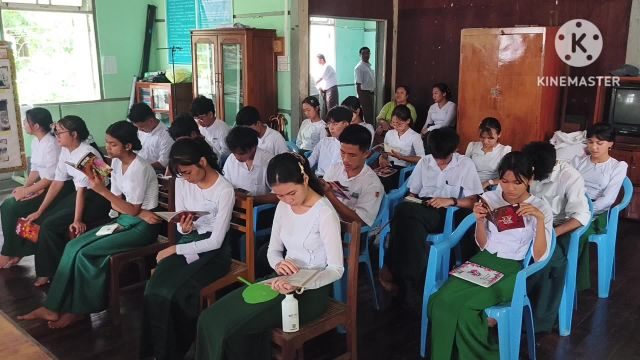 သန်လျင်မြို့နယ်၌ခရောင်းလမ်းကိုဖြတ်ကျော်ခြင်းစာအုပ်ဖြင့်စာဖတ်ဝိ...