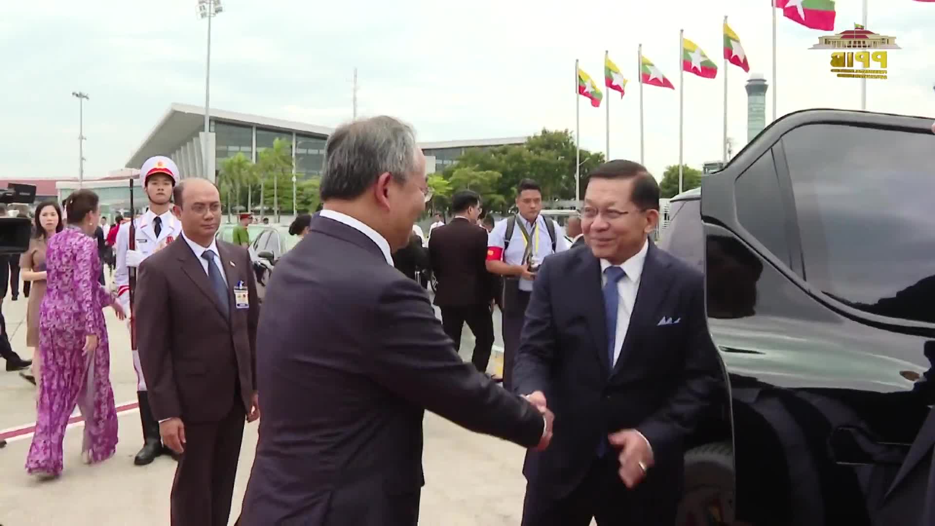 နိုင်ငံတော်သမ္မတ ဦးမင်းအောင်လှိုင်နှင့်ဇနီး ဒေါ်ကြူကြူလှ ဗီယက်နမ...
