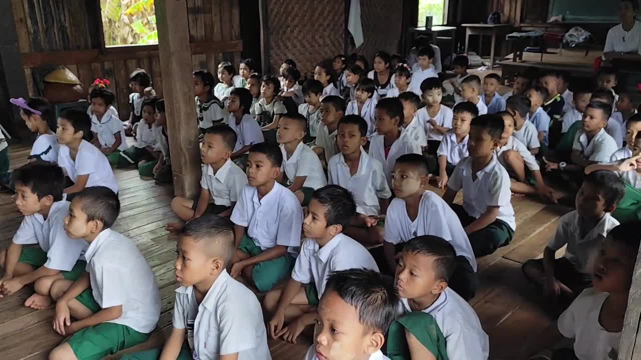 ကြံခင်းမြို့နယ်၊ အခြေခံပညာမူလတန်းကျောင်း(ပန်းရံစု)တွင် စာဖတ်ရှိန်...
