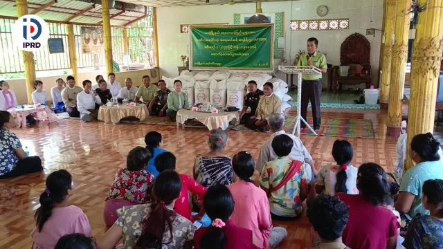 သထုံမြို့နယ် ရေဘေးသင့်ပြည်သူများအား ဆန်ရိက္ခာ ထောက်ပံ့ပေးအပ်