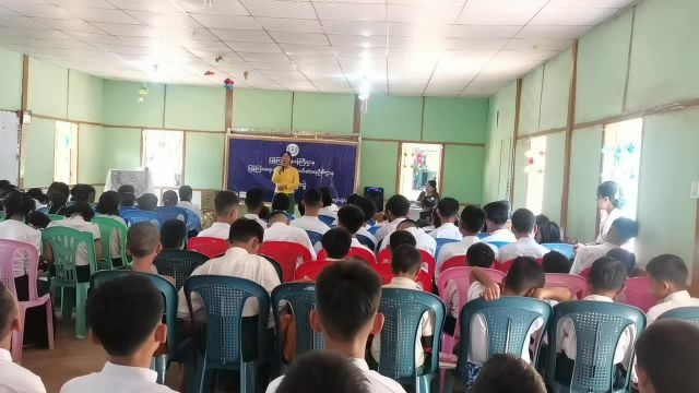 ပြင်ဦးလွင်မြို့နယ်  ညောင်နီ အခြေခံပညာအလယ်တန်းကျောင်း(ခွဲ)၌  စာဖတ်ရှ...