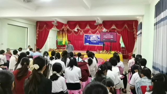 ပြင်ဦးလွင်မြို့နယ် Future Leaders Education ကိုယ်ပိုင် အလယ်တန်းကျောင်း၌  စာဖတ်ရှိ...