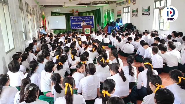 သထုံမြို့နယ်၊ ဒေးဗရိမ်းကျေးရွာအ‌ခြေခံပညာအထက်တန်းကျောင်း၌ လူငယ်ရ...