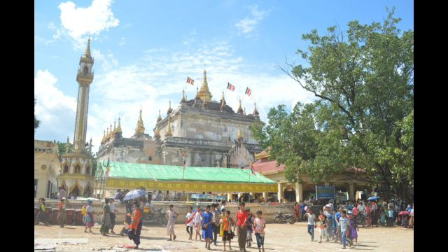 ပုဂံမြို့ မြင်းကပါရွာ မနုဟာဘုရားဗုဒ္ဓပူဇနိယပွဲတော် ဆွမ်းသပိတ်လုံ...
