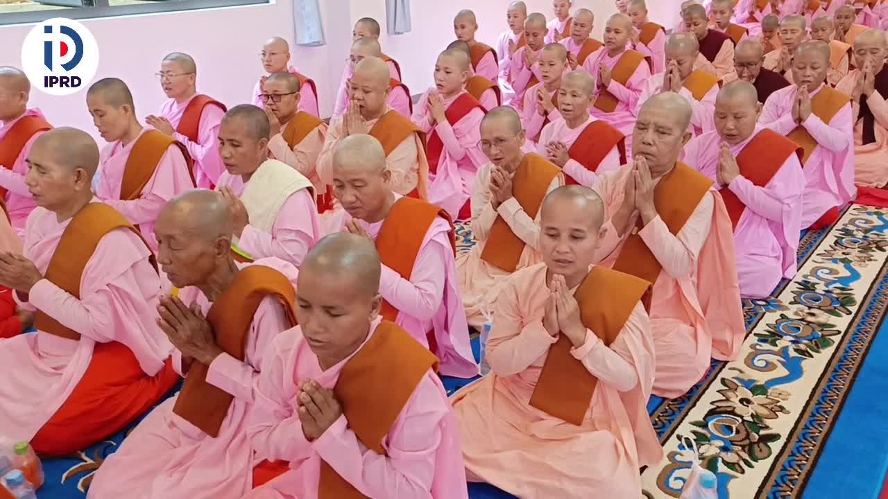 သထုံမြို့၌ သာသနာ့နွယ်ဝင်သီလရှင်များအား စာရေးတံမဲ စုပေါင်းဆက်ကပ်လ...